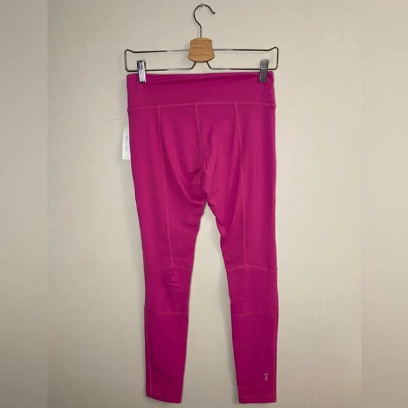 🏷️ NWT Tonic Elevar Made in Canada Leggings - Picture 3 of 6